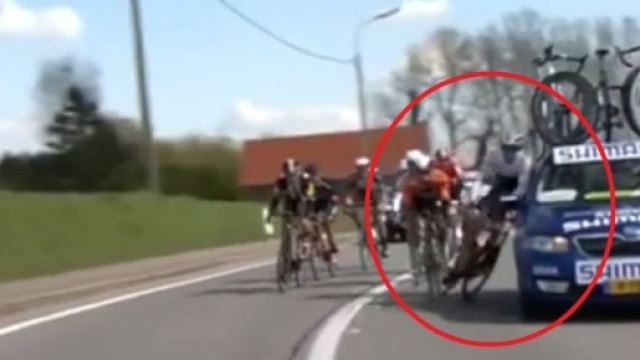 L'incidente a Jesse Sergent durante il Giro delle Fiandre 2015