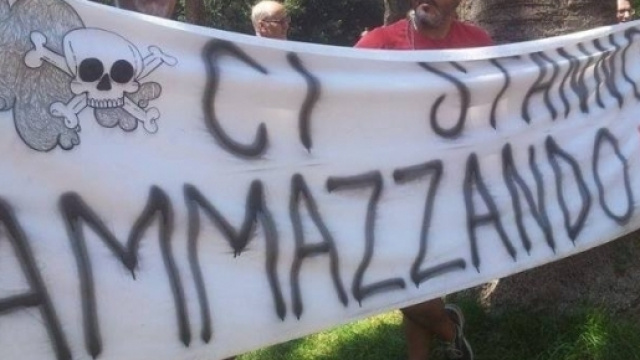 Striscione di protesta dei tarantini