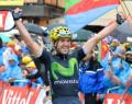 Froome ensaya el festejo en el Tour de France