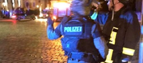 Una persona è stata uccisa in una esplosione in un wine bar di Ansbach in Germania, gli altri nove sono feriti