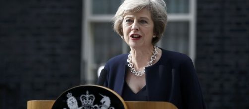 Theresa May, Primer Ministra británica, cumple el mandato del voto ciudadano #Brexit