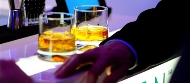 Existe uma relação entre o consumo de bebidas alcoólicas e o surgimento de alguns tipos de câncer Existe uma relação entre o consumo de bebidas alcoólicas e o surgimento de alguns tipos de câncer