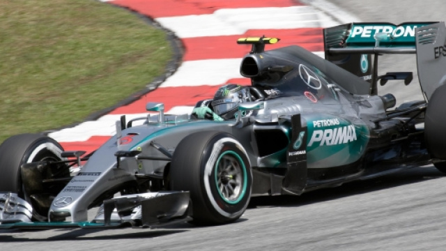 Il poleman Nico Rosberg su Mercedes