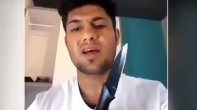 L'attentatore 17enne, Muhammad Riyad.