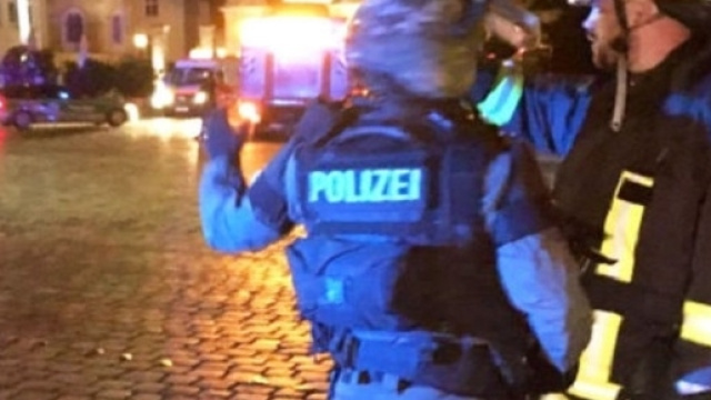 Una persona &egrave; stata uccisa in una esplosione in un wine bar di Ansbach in Germania, gli altri nove sono feriti