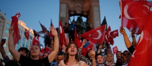 Erdogan punisce gli insegnanti. Una manifestazione in Turchia