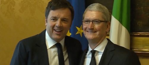 Il Premier Matteo Renzi in compagnia del Ceo di Apple Tim Cook