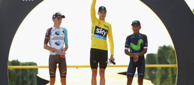 Christopher Froome se proclamó por tercera ocasión como campeón del Tour de France. El podio lo completaron Romain Bardet y Nairo Quintana Christopher Froome se proclamó por tercera ocasión como campeón del Tour de France. El podio lo completaron Romain Bardet y Nairo Quintana