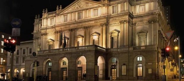 Il Teatro alla Scala in notturna Il Teatro alla Scala in notturna