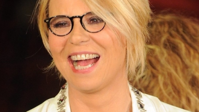 Maria De Filippi, zigomi rifatti? scoppia il caso sul web ... - newsitaliane.it