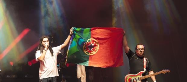 Bloco do Caos agradecendo a Portugal - Laurus Nobilis Music 2016 Bloco do Caos agradecendo a Portugal - Laurus Nobilis Music 2016