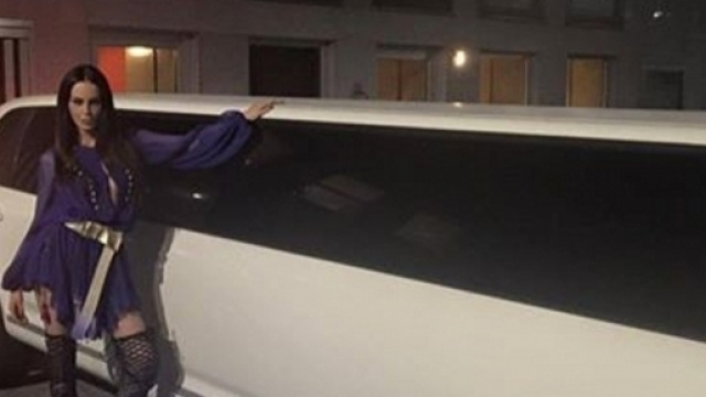 Nina Moric, festa di compleanno in limousine