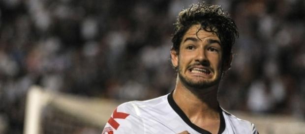 Corinthians e Villarreal encaminham negociação pelo atacante Alexandre Pato Corinthians e Villarreal encaminham negociação pelo atacante Alexandre Pato
