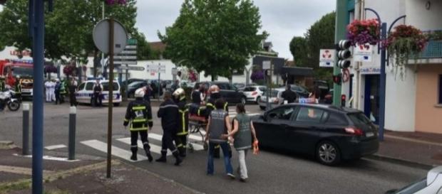 En el asalto ha muerto un cura y otra persona se encuentra gravemente herida En el asalto ha muerto un cura y otra persona se encuentra gravemente herida