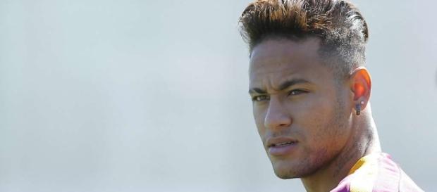 Neymar se sentiu incomodado com perguntas na tarde desta terça-feira Neymar se sentiu incomodado com perguntas na tarde desta terça-feira