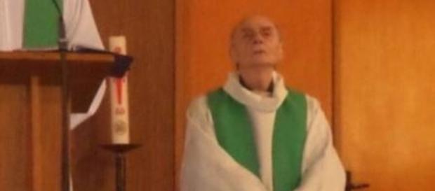 Padre é degolado por terroristas, na França Padre é degolado por terroristas, na França
