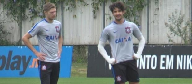 Por enquanto, meia-atacante vai ficar no Corinthians Por enquanto, meia-atacante vai ficar no Corinthians