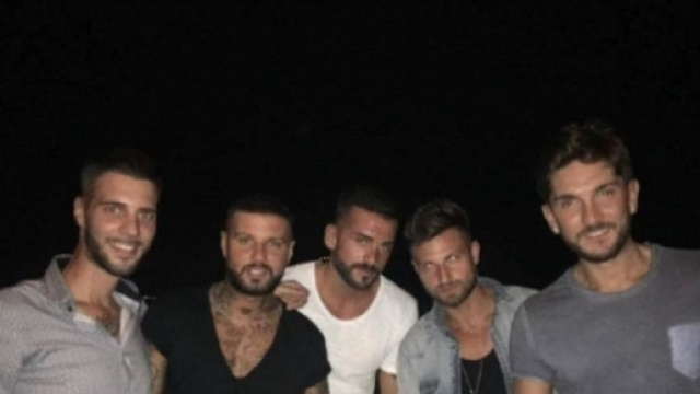 Flavio Zerrella con gli altri protagonisti di Temptation e un amico