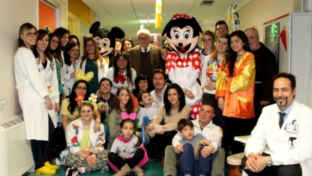 I volontari di "Ospedale allegro" durante l'Open Day al centro pediatrico "Bambino Gesù" di Catanzaro