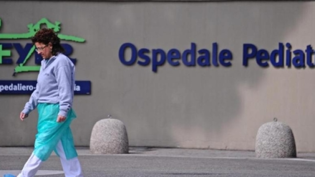 Morta la bimba dimenticata in auto al sole per 4 ore dalla madre ... - lastampa.it