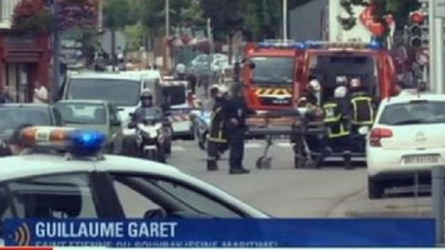 Orrore infinito in Francia: assalto in una chiesa, prete sgozzato, fonte foto: Ansa.