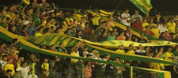 Alguns torcedores Ypiranga-RS prejudicam descanso de jogadores do Flu na madrugada (Foto: Diário da Manhã) Alguns torcedores Ypiranga-RS prejudicam descanso de jogadores do Flu na madrugada (Foto: Diário da Manhã)