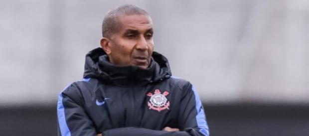 Cristóvão Borges pediu mais reforços para a diretoria corintiana. Cristóvão Borges pediu mais reforços para a diretoria corintiana.
