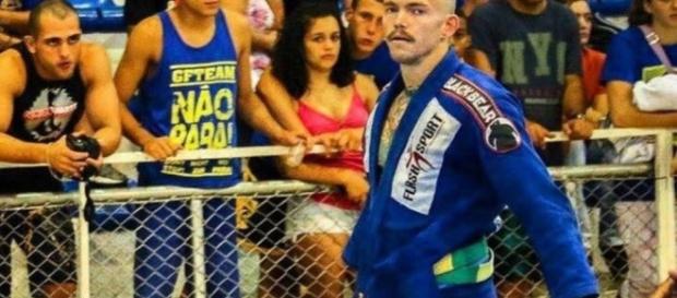 Jason 'Jay' Lee foi sequestrado por PMs quando voltava de competição em Resende Jason 'Jay' Lee foi sequestrado por PMs quando voltava de competição em Resende