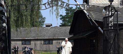 La visita di Papa Francesco al campo di concentramento di Auschwitz