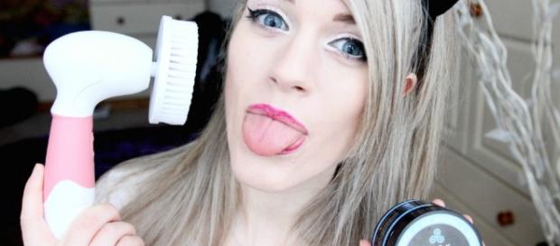 De la Red - Make Me Feed. Marina Joyce De la Red - Make Me Feed. Marina Joyce