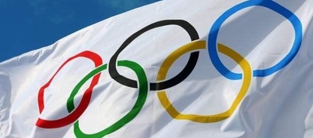 L'esprit olympique avec son drapeau d'anneaux mêlès... L'esprit olympique avec son drapeau d'anneaux mêlès...