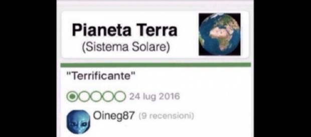 La finta recensione dell'alieno su Tripadvisor La finta recensione dell'alieno su Tripadvisor