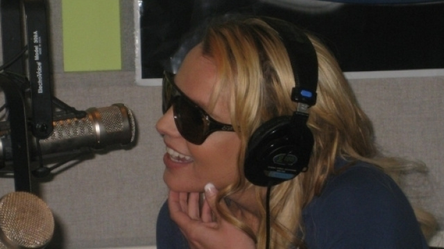 BritneySpears rilascia due nuove interviste, per le emittenti radiofoniche ''KIIIS1065'' e ''104.1''