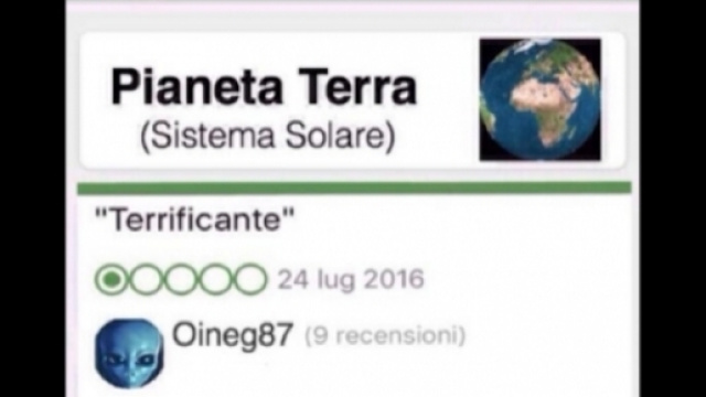 La finta recensione dell'alieno su Tripadvisor