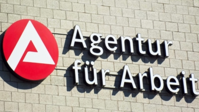 ogni giorno cittadini tedeschi e immigrati vengono messi a dura prova dalla burocrazia tedesca