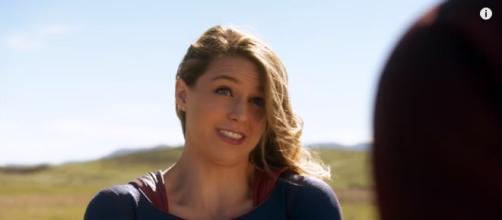 Supergirl will see The Flash again (YouTube/https://youtu.be/wIEBIDjOgOU)