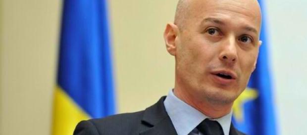 Bogdan Olteanu, acuzat că a luat mită de la Vântu Bogdan Olteanu, acuzat că a luat mită de la Vântu