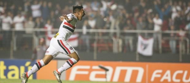 Chávez faz seu primeiro gol no tricolor Chávez faz seu primeiro gol no tricolor