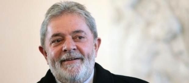 Ex-presidente Lula é alvo de críticas em artigo Ex-presidente Lula é alvo de críticas em artigo