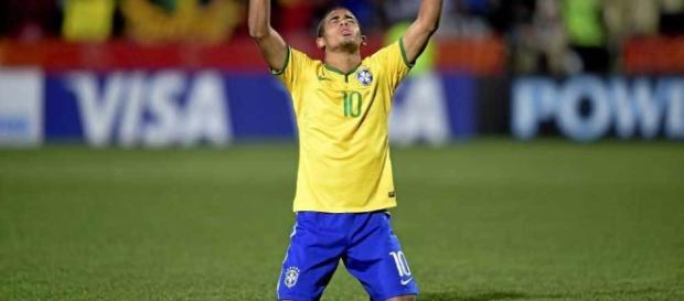 Gabriel Jesus comemora gol pela seleção de base Gabriel Jesus comemora gol pela seleção de base