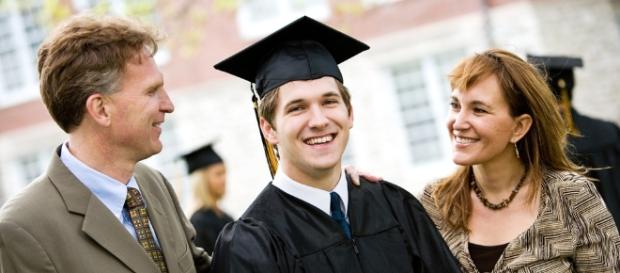 Prêt étudiant : caution des parents obligatoire ? - billet de banque - panorabanques.com Prêt étudiant : caution des parents obligatoire ? - billet de banque - panorabanques.com
