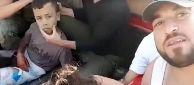 Scursurile islamiste îşi bat joc de mica lor victimă Scursurile islamiste îşi bat joc de mica lor victimă