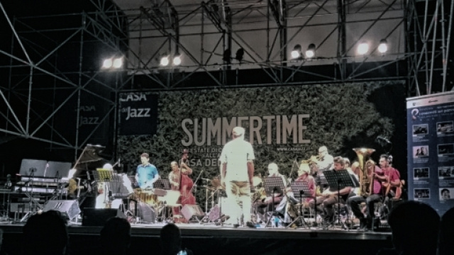 Riccardo Fassi dirige la Tankio Band