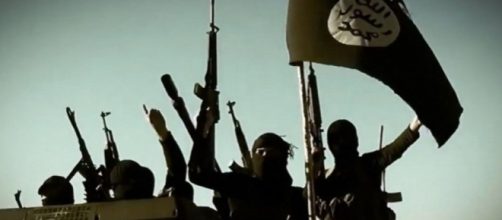 Un commando di miliziani con i vessilli dell'Isis