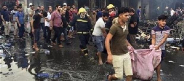Două atentate cu bombă au făcut câteva sute de victime la Bagdad Două atentate cu bombă au făcut câteva sute de victime la Bagdad