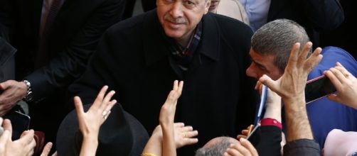 Elezioni in Turchia, il trionfo di Erdogan. Scontri tra polizia e ... - repubblica.it