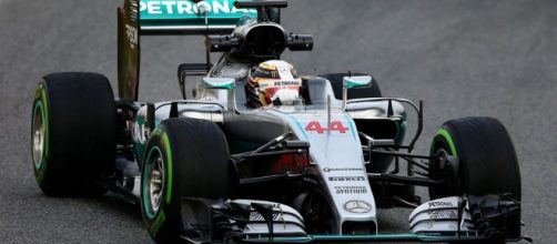 Lewis Hamilton and Mercedes steal the show in Barcelona testing ... - irishmirror.ie