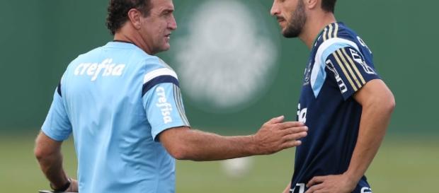 Cuca conversa com Edu Dracena em treino Cuca conversa com Edu Dracena em treino