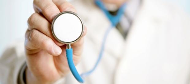 Médico agride tia de paciente com um soco em Porto Alegre Médico agride tia de paciente com um soco em Porto Alegre