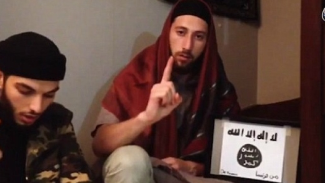 Sulla sinistra Adel Kermiche già radicalizzato.